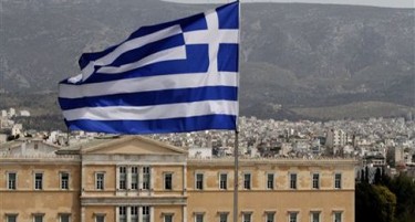 АЛБАНЦИТЕ ГУБАТ: Koлкава површина во Јонско море добиваат Грците?