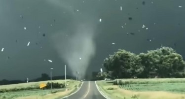 (ВИДЕО) Апокалиптични сцени: Прогласена катастрофа по бесното торнадо во американска држава