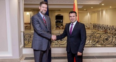 Преговарачот МекКи: Македонија ќе чека за НАТО најмалку 18 месеци