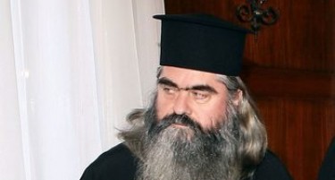 Митрополитот Амвросие обвини дека атеистот Ципрас го предизвикал бесот на Бога