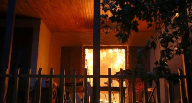 (ВИДЕО) Ова е најдраматичната снимка од пожарите во Грција