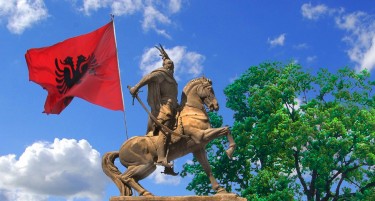 Споменик на Скендербег и во Црна Гора
