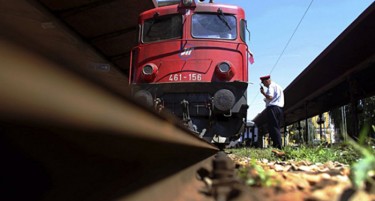 Макфакс: Прегреале мотори на воз, патници чекале да се оладат