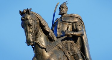 Споменикот во Улцин разгорува страсти: Дали е Скендербег Србин или Албанец?