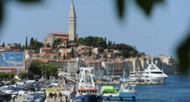 Српските туристи во Хрватска дневно трошат по 100 евра