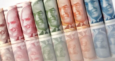 Што ја урна турската лира?