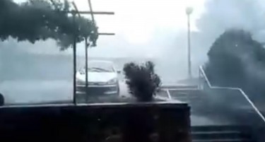 (ВИДЕО) ПОПЛАВА ВО ДУБРОВНИК: Турист повреден од удар на гром