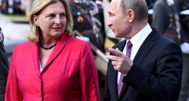 По враќање од меден месец: Австриската канцеларка на која Путин и дојде на свадба паднала во несвест