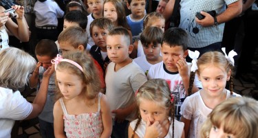 Неделков: Локалните самоуправи со прослави и приредби за првачиња вршат притисок над наставниците