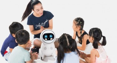 ПЕКИНГ СО МАСОВНИ ИНВЕСТИЦИИ: Роботи станаа воспитувачи во детските градинки во Кина