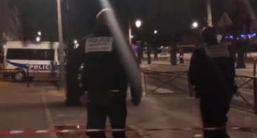 КРВАВ ДЕН ВО ПАРИЗ: Маж со ножици се нафрли на минувачи