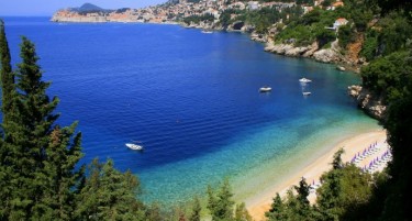 Како до бесплатно едрење и капење на дивите плажи во Дубровник
