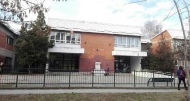 Секирарска:  Девојчето кое е фрлено низ прозорец е тажната слика во која се наоѓа образованието