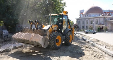 Чаирска романтика: колку плаќа градоначалникот Ганиу за крпење дупки?