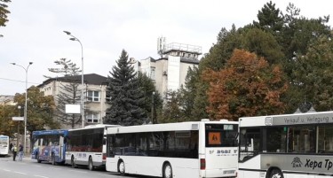 Автобуси за превоз на ученици ја блокираа општина Битола