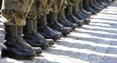 Шекеринска најде фирма: Секој војник ќе има нови чизми во АРМ