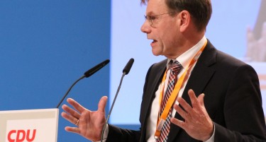 Јохан Вадефул: Нема да има санкции за ВМРО-ДПМНЕ