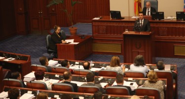 Заев до пратениците: Да си го простиме 27 април и да гласаме за државата да оди напред