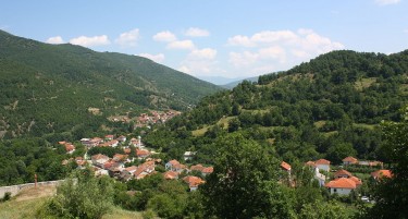 ЗАБОРАВЕНИ И ОБЕСПРАВЕНИ: Oдат пеш, а потоа со воз или автобус стигаат на работа