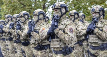 (ФОТО) Опремена полиција-безбедни граѓани: Ваква униформа доби Единицата за специјални задачи