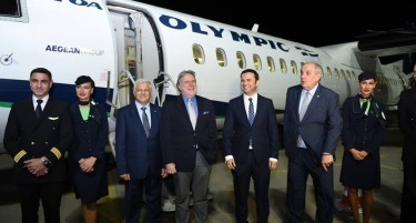 (ВИДЕО) ВМРО ДПМНЕ „ГО УКИНА“, СДСМ ПАК ГО ОБНОВИ: Aвионот од Атина ги спушти крилјата над Скопје