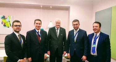 Само една официјална делегација на ВМРО-ДПМНЕ може да има во Хелсинки