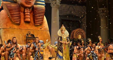 „Клеопатра“ и Мијалкова се враќаат на репертоар