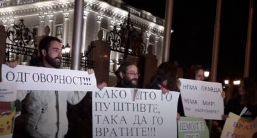 Граѓани пред Влада на протест бараат одговорност за бегството на Груевски