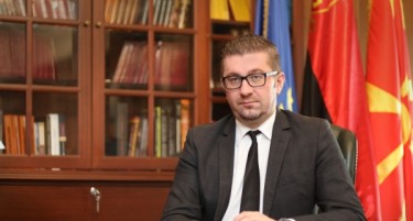 Бегството на Груевски ја ниша фотелјата на Мицкоски