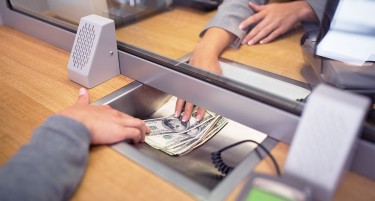 Груевски си ги подигнал парите од шестте банки пред да избега