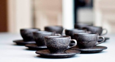 (ВИДЕО) Берлинска компанија рециклира кафе и од него прави шолји