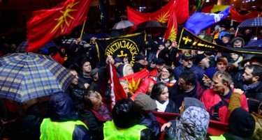 Меѓусебни инциденти и тензија на синоќешниот протест на „Бојкотирам“
