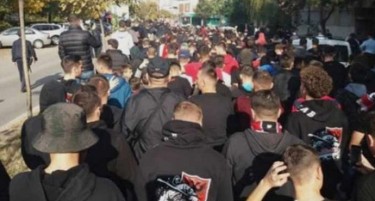 Кривични за навивачите кои фрлаа камења и шишиња кон кафуле