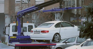 Додека Скопјани шопингуваа на „Блек фрајдеј“, пајаци им ги дигаа автомобилите