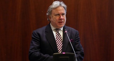 Грција и Македонија „направиле историски пробив“ во комисијата за ревизија на учебгниците