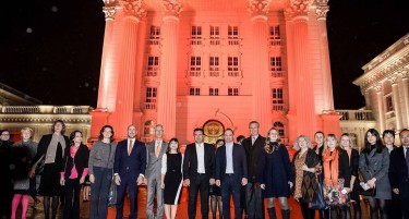 Владата ја промени бојата