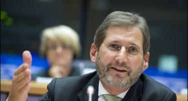 Хан и европратениците ја поддржаа Македонија, Унгарците го бранеа Груевски