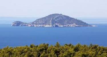 Грците продаваат познат остров