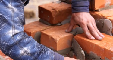 Недостигот на ѕидари во Македонија ја поскапе изградбата на куќи