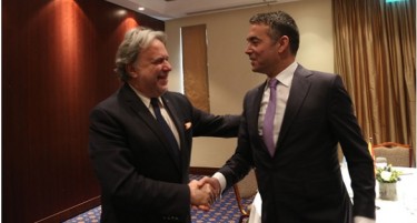 Катругалос: Грција не е обврзана да го прифати терминот „македонски јазик“