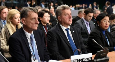 Иванов во Полска со лист хартија го покри „FYR“