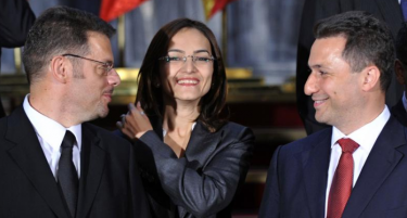 На „Титаник“ се читаат смс пораки: Јанкулоска бара, Ставрески веднаш исполнува