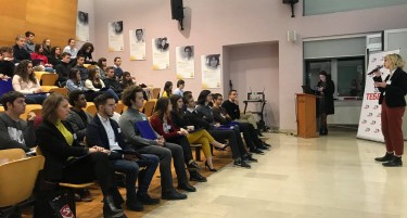 Шеесетина македонски средношколци ги решаваа проблемите  на ЕУ во улога на членови на Европскиот парламент
