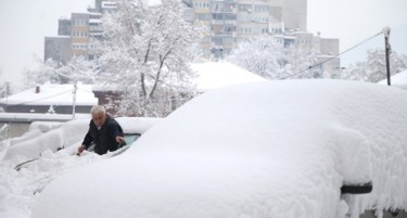Пола метро снег на Балканот