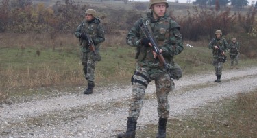 ВРЕДЕН ТЕНДЕР: Кој ќе ги шие униформите за македонските војници во АРМ