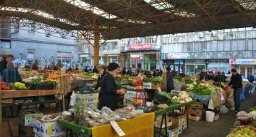 Пазарџиите продаваат збунети на зелените пазари