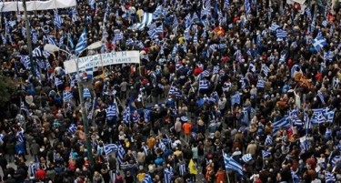 Грчката полиција ги наполни болниците со употреба на застарен нервен гас
