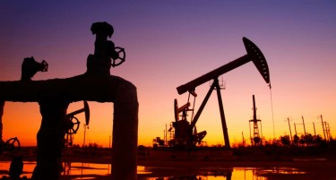 Потрошувачите плаќаат за нафтените резерви, а државата се ценка за надоместокот кон компаниите кои ги чуваат