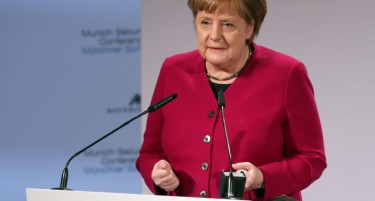 Меркел: Признание за Заев и Ципрас на храброста за постигнатиот договор