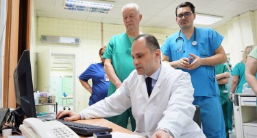 Министерот Филипче и во операциона сала ангажиран за состојбата на повредените